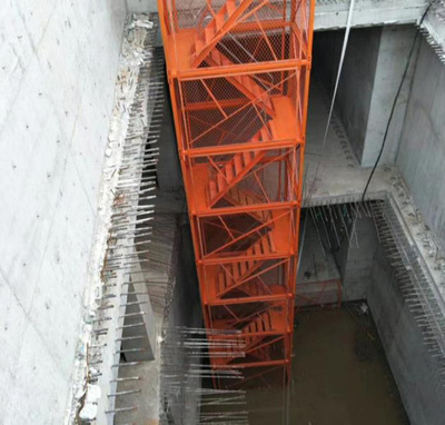籠式安全爬梯（深基坑）